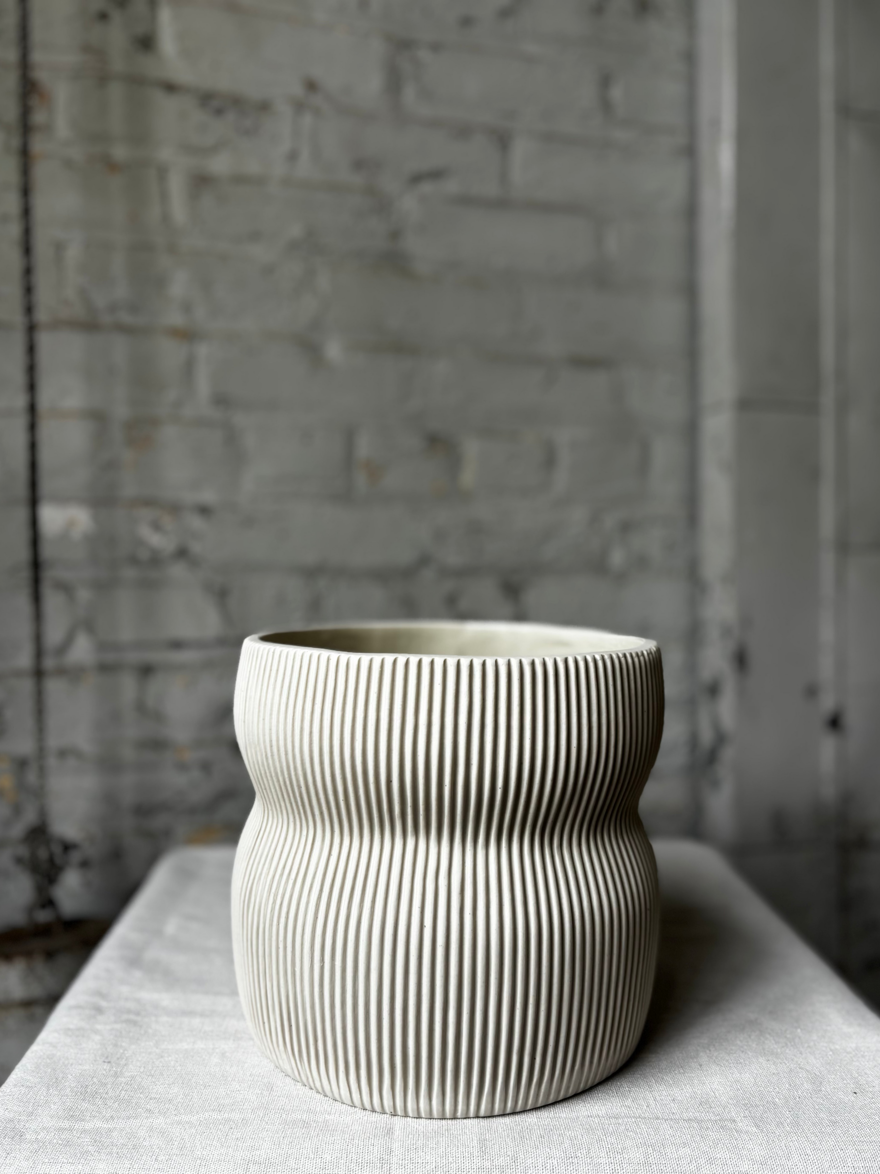 Extra Wide Curvy Vessels