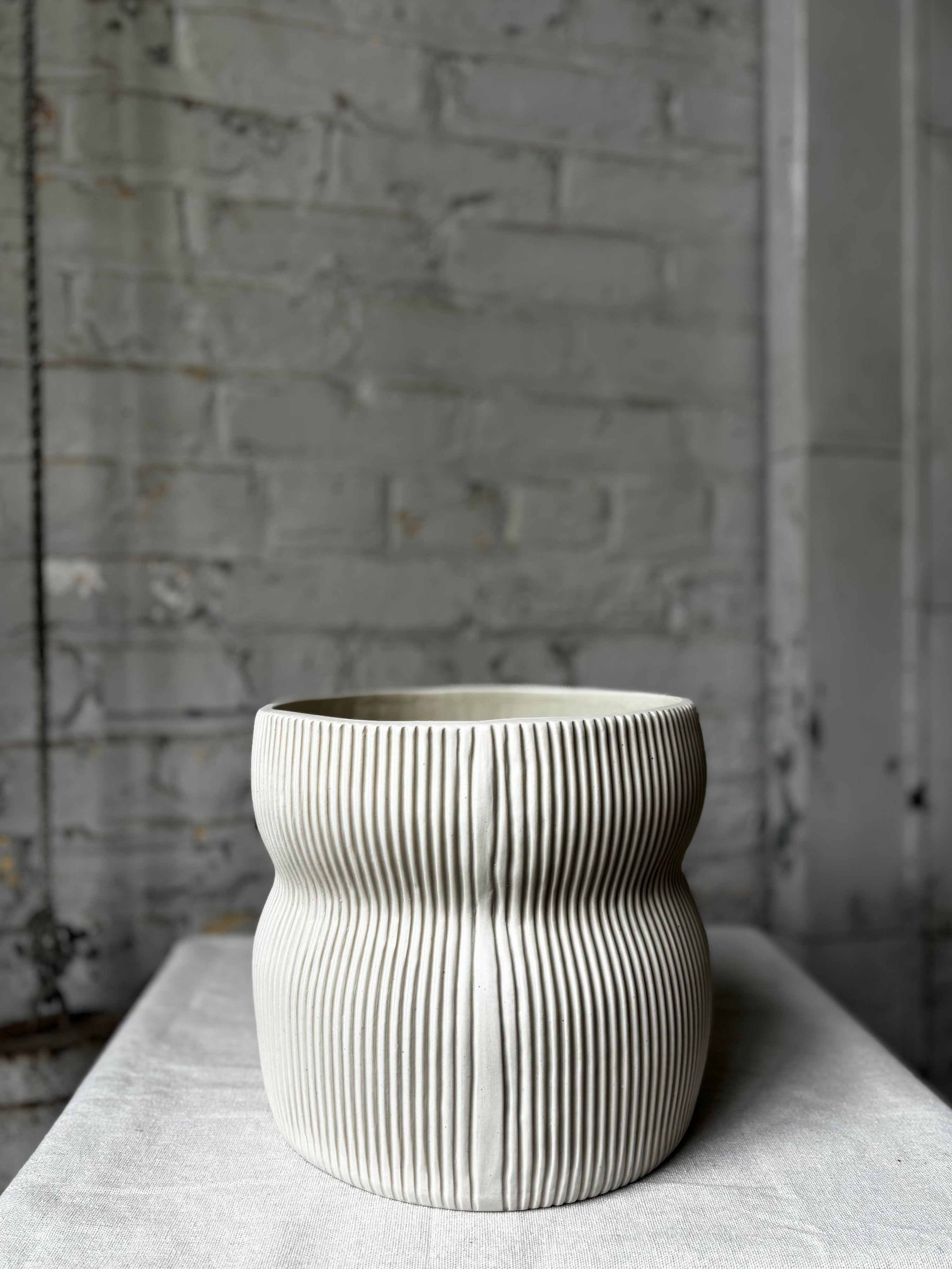 Extra Wide Curvy Vessels