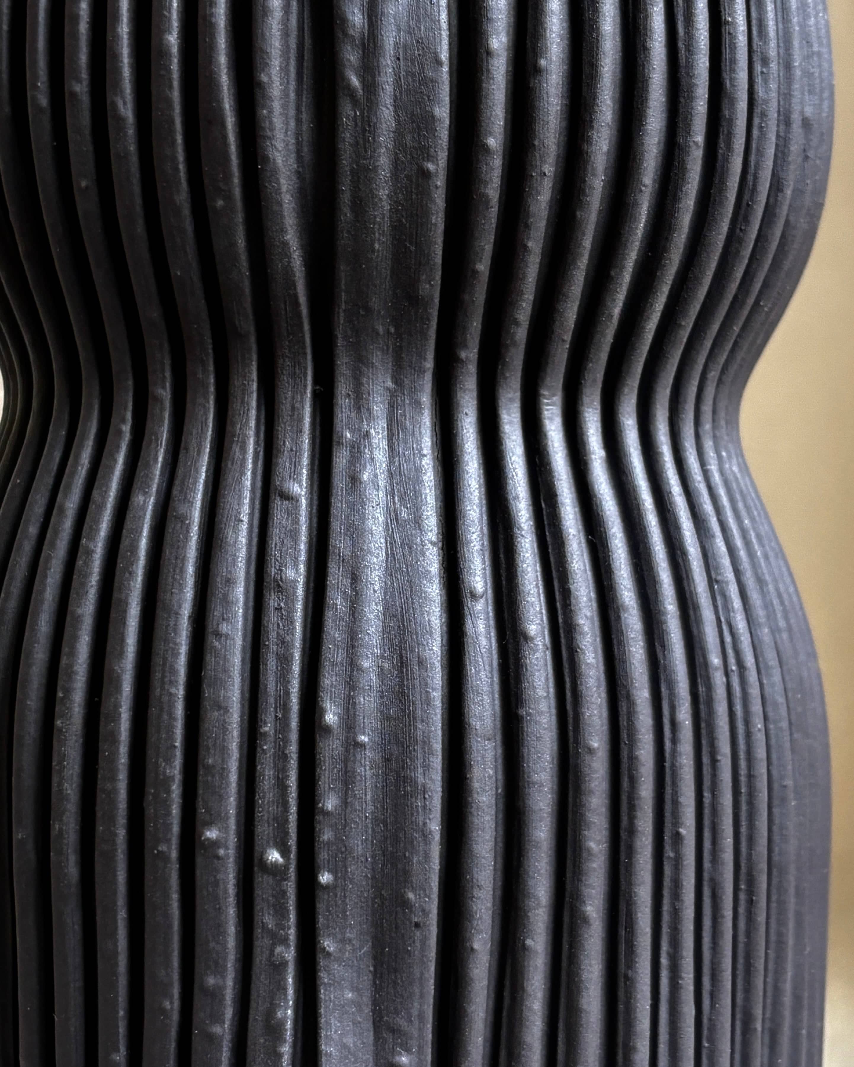 BLACK ROUND CURVY- SECOND QUALITY