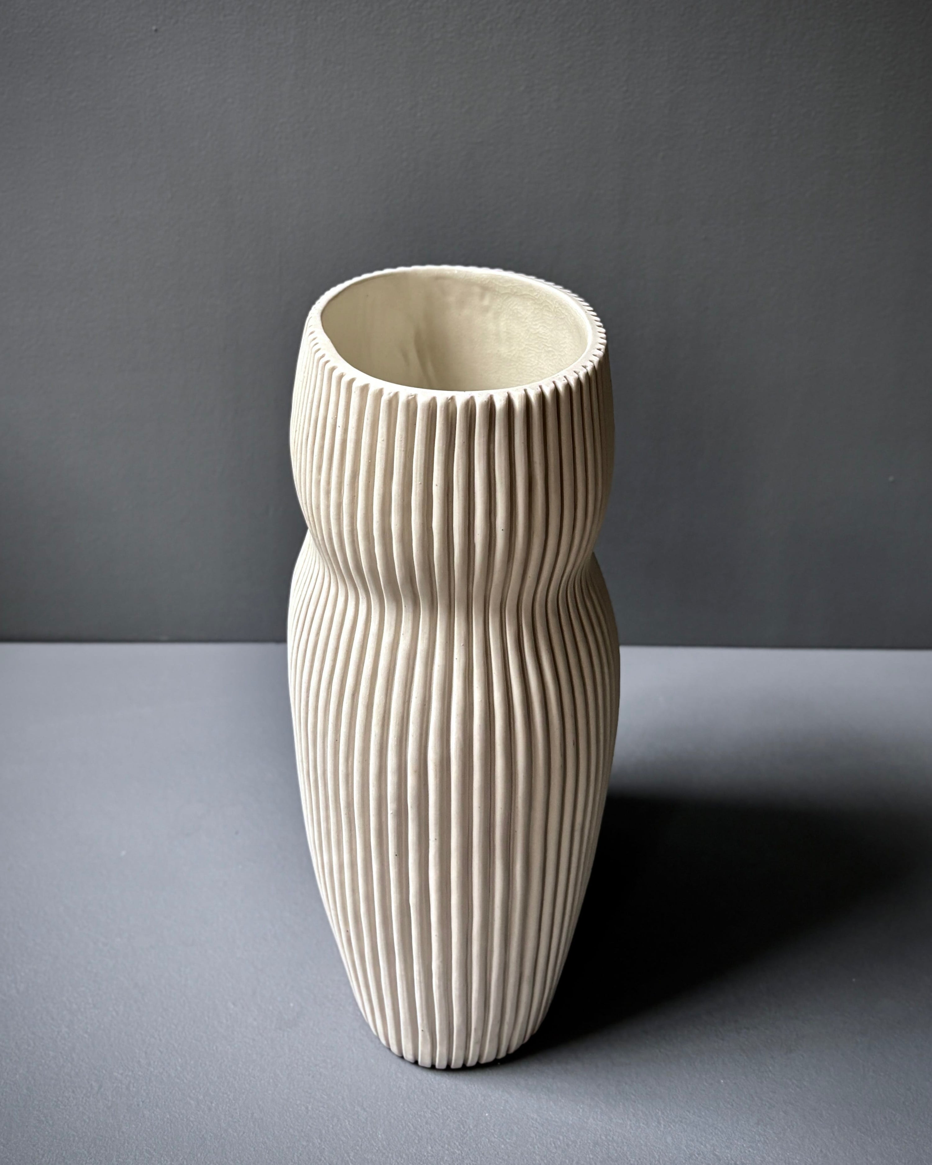 Oval Curvy Vase Collection