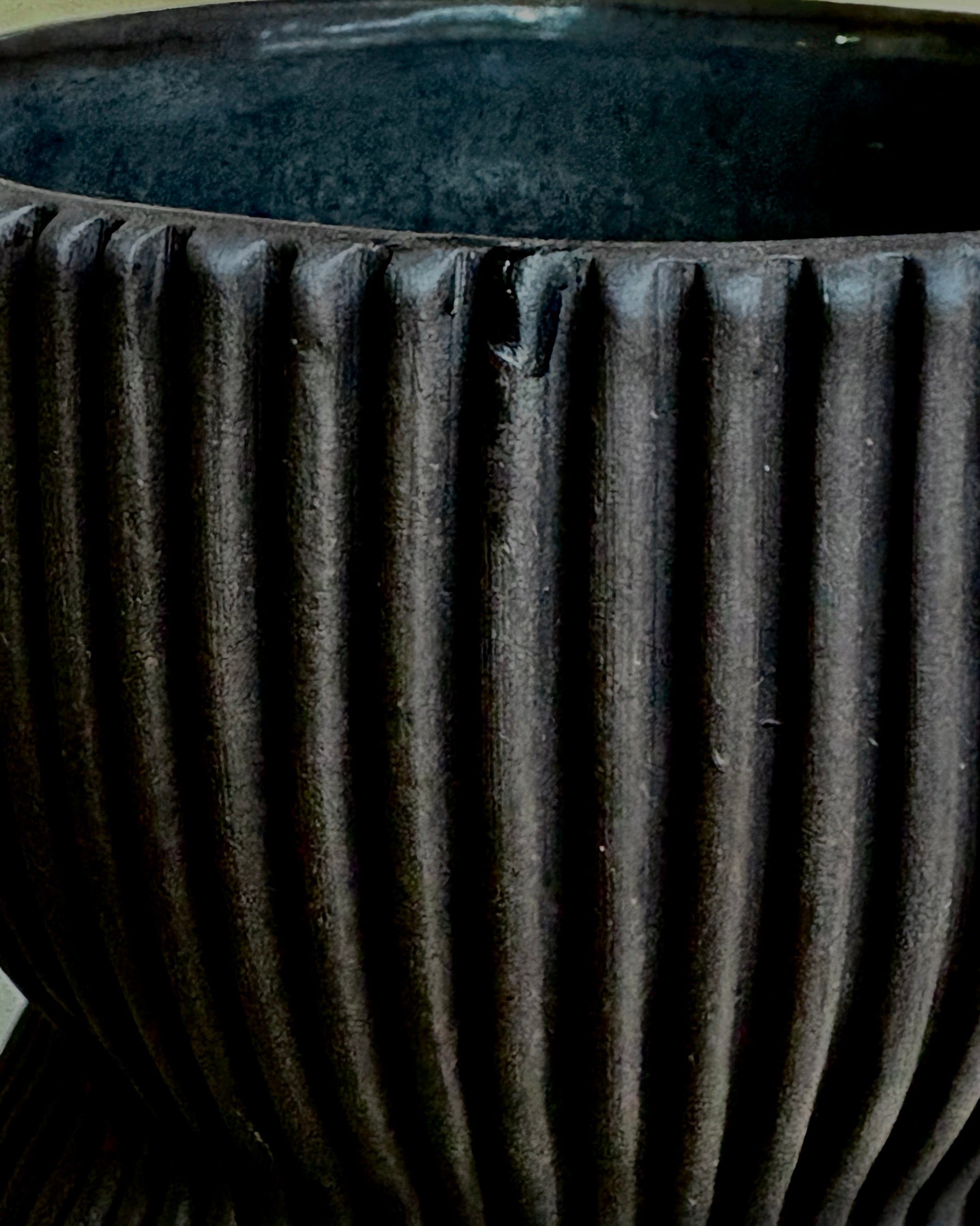 BLACK ROUND CURVY- SECOND QUALITY