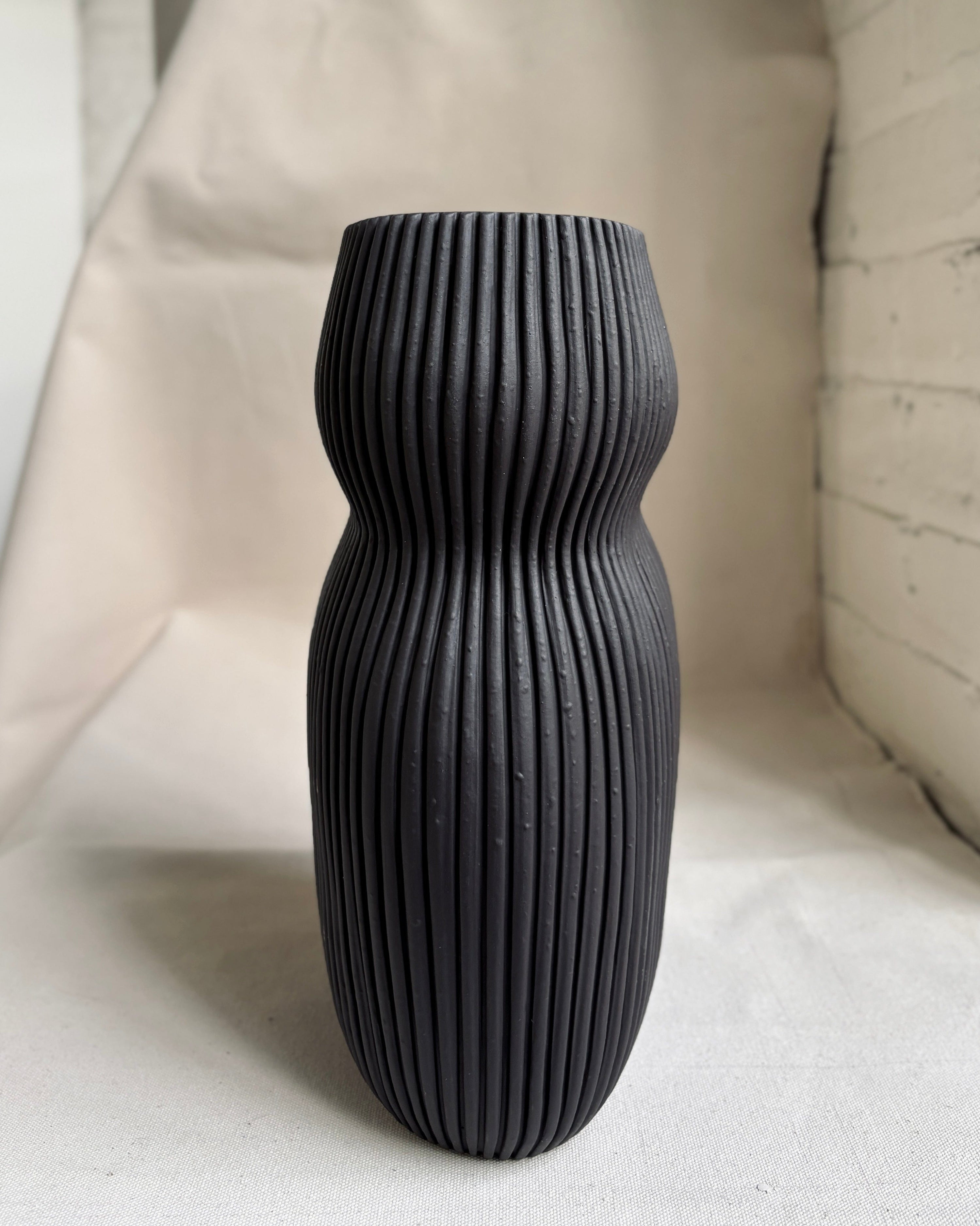 BLACK OVAL CURVY #1 - SECOND QUALITY