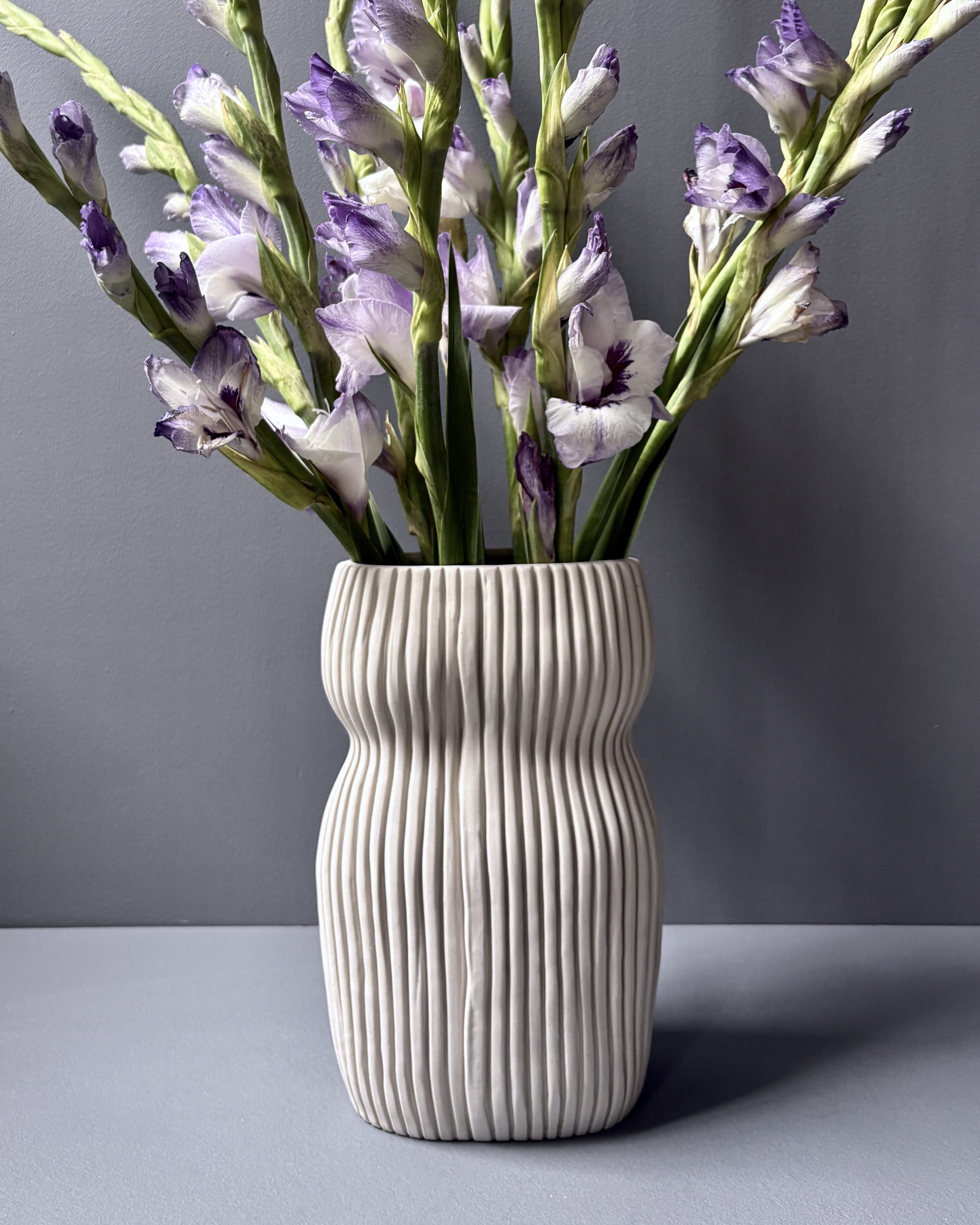 Oval Curvy Vase Collection – Cym Warkov