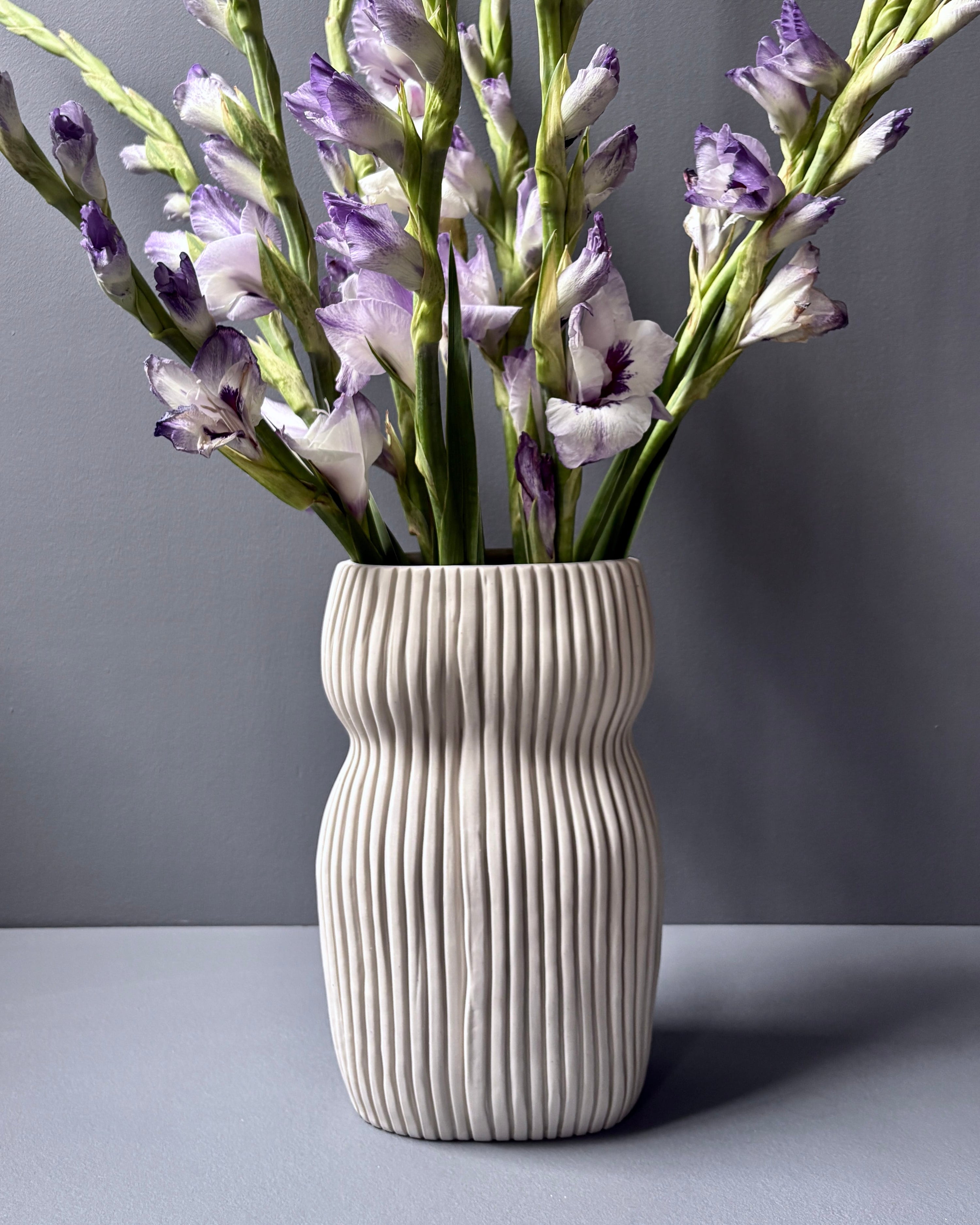 Oval Curvy Vase Collection