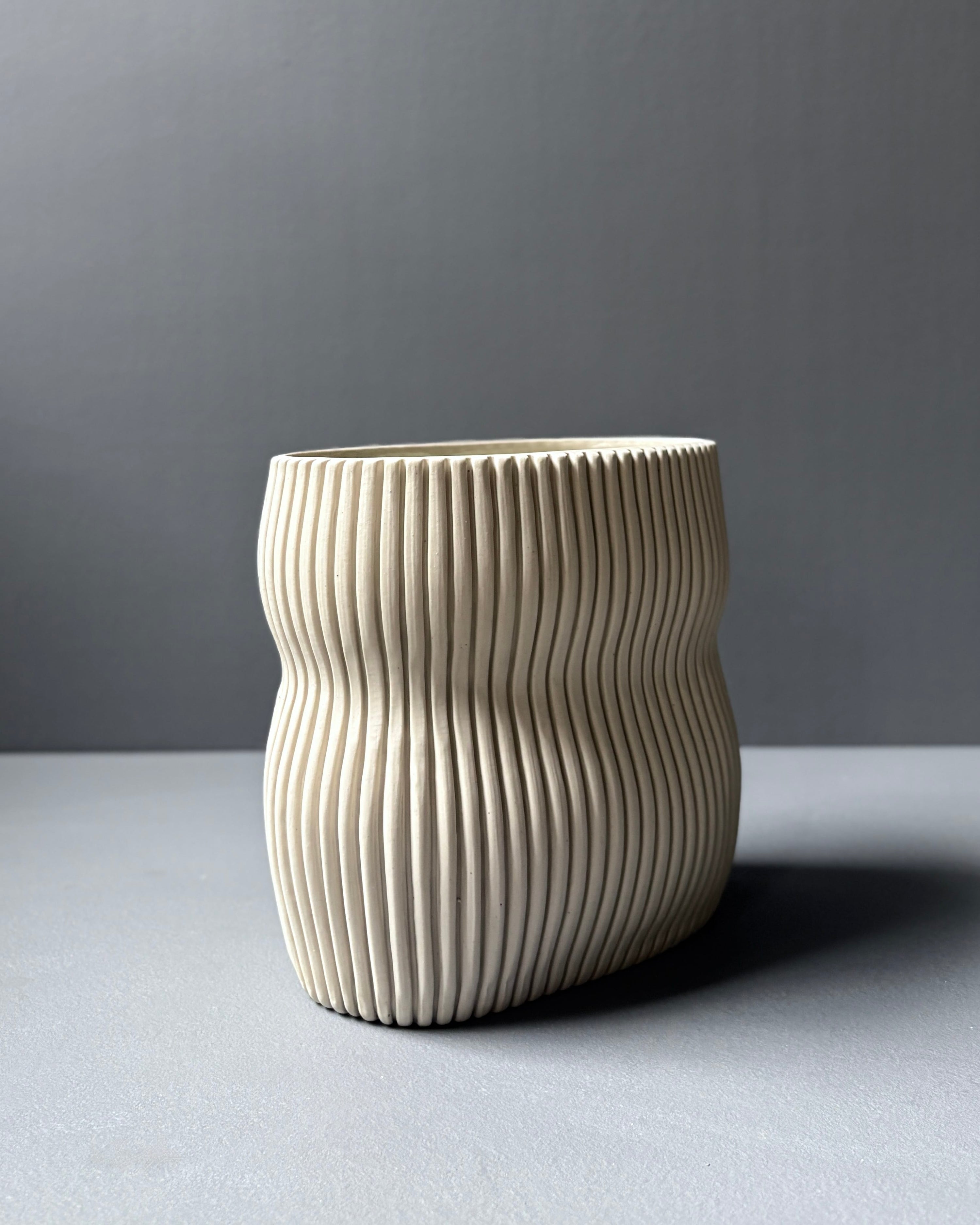 Oval Curvy Vase Collection