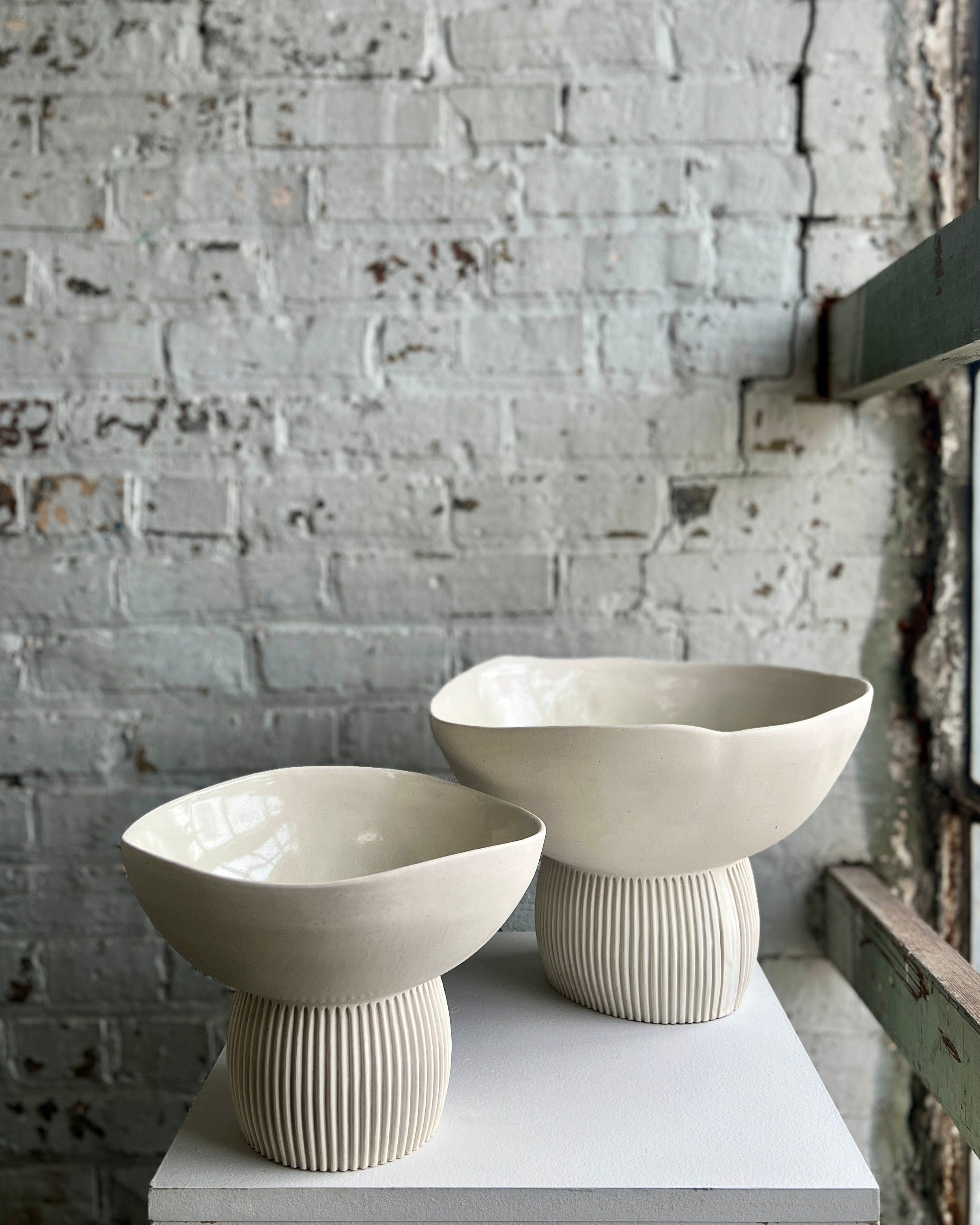 Ceramic bowls on pedestals - BBE323E8